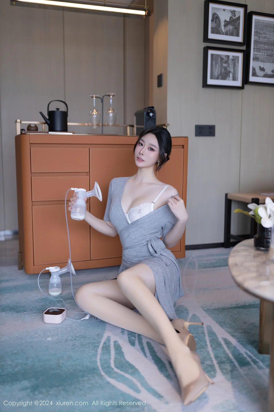 秀人网 - 小逗逗 吸乳人妻 [81P-813MB] tg@simisebaisi 【丝足阁】017.webp